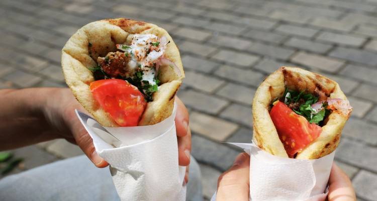 Σουβλάκι από… χρυσάφι: Ξεπέρασε το φράγμα των 7 ευρώ το τυλιχτό στην Κρήτη