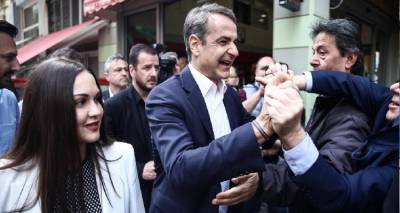 &laquo;&Theta;&alpha; &pi;ά&mu;&epsilon; &mu;&pi;&rho;&omicron;&sigma;&tau;ά ή &theta;&alpha; &gamma;&upsilon;&rho;ί&sigma;&omicron;&upsilon;&mu;&epsilon; &pi;ί&sigma;&omega;&raquo;, &tau;&omicron; &delta;ί&lambda;&eta;&mu;&mu;&alpha; &Mu;&eta;&tau;&sigma;&omicron;&tau;ά&kappa;&eta; &pi;&rho;&omicron;&epsilon;&kappa;&lambda;&omicron;&gamma;&iota;&kappa;ά -4 &pi;&rho;&omicron;&tau;&epsilon;&rho;&alpha;&iota;ό&tau;&eta;&tau;&epsilon;&sigmaf; &tau;&eta;&sigmaf; &epsilon;&pi;ό&mu;&epsilon;&nu;&eta;&sigmaf; &tau;&epsilon;&tau;&rho;&alpha;&epsilon;&tau;ί&alpha;&sigmaf;