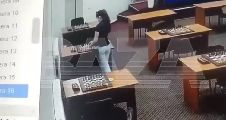 Ρωσία: Πρωταθλήτρια σκακιού προσπάθησε να δηλητηριάσει αντίπαλό της -Την «έπιασε» η κάμερα ασφαλείας [βίντεο]