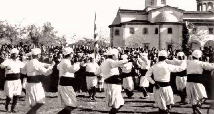 &Omicron; &Kappa;&epsilon;&chi;&alpha;&gamma;&iota;ά&sigmaf; &tau;&eta;&sigmaf; &Lambda;ή&mu;&nu;&omicron;&upsilon; &sigma;&tau;&omicron; YouTube