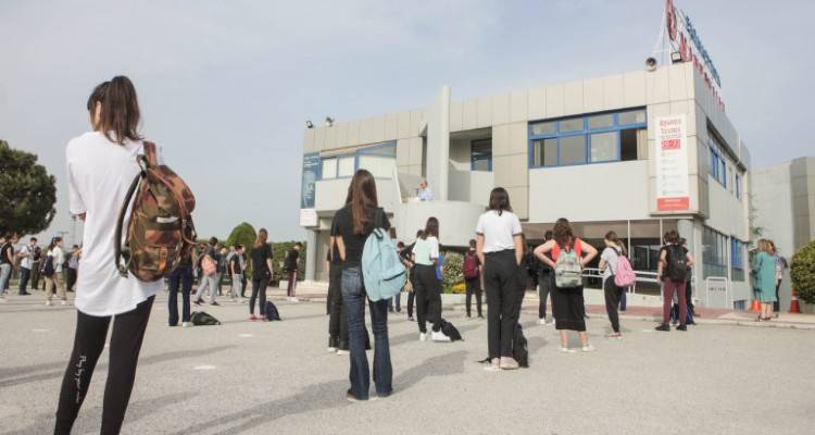 &Omicron;&lambda;&omicron; &tau;&omicron; &nu;&omicron;&mu;&omicron;&sigma;&chi;έ&delta;&iota;&omicron; &gamma;&iota;&alpha; &tau;&eta;&nu; &Pi;&alpha;&iota;&delta;&epsilon;ί&alpha;: &Alpha;&lambda;&lambda;&alpha;&gamma;έ&sigmaf; &sigma;&tau;&iota;&sigmaf; &Pi;&alpha;&nu;&epsilon;&lambda;&lambda;&alpha;&delta;&iota;&kappa;έ&sigmaf; &kappa;&alpha;&iota; &sigma;&tau;&omicron; &Lambda;ύ&kappa;&epsilon;&iota;&omicron;, &tau;&iota; &alpha;&lambda;&lambda;ά&zeta;&epsilon;&iota; &sigma;&epsilon; &pi;&rho;ό&tau;&upsilon;&pi;&alpha;-&pi;&epsilon;&iota;&rho;&alpha;&mu;&alpha;&tau;&iota;&kappa;ά