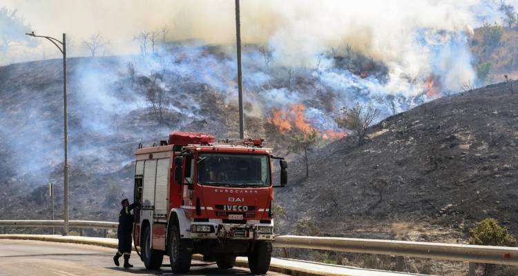 Χίος: Μαίνονται οι πυρκαγιές -Νέο 112, έχουν εκκενωθεί 16 οικισμοί, ενισχύονται οι δυνάμεις της Πυροσβεστικής