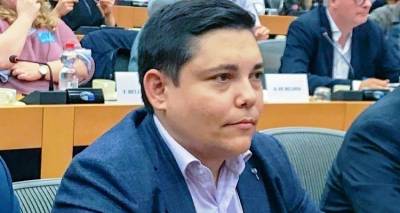 &Gamma;&iota;ά&nu;&nu;&eta;&sigmaf; &Mu;&pi;&omicron;&upsilon;&rho;&nu;&omicron;ύ&sigmaf; &gamma;&iota;&alpha; &tau;&eta;&nu; &alpha;&nu;&alpha;&kappa;&omicron;ί&nu;&omega;&sigma;&eta; &tau;&eta;&sigmaf; &upsilon;&pi;&omicron;&psi;&eta;&phi;&iota;ό&tau;&eta;&tau;ά&sigmaf; &tau;&omicron;&upsilon;: &laquo;&Pi;&rho;&omicron;&sigma;&kappa;&lambda;&eta;&tau;ή&rho;&iota;&omicron; &epsilon;&nu;ό&tau;&eta;&tau;&alpha;&sigmaf; &gamma;&iota;&alpha; &tau;&eta;&nu; &pi;&omicron;&lambda;&iota;&tau;&iota;&kappa;ή &alpha;&lambda;&lambda;&alpha;&gamma;ή&raquo;
