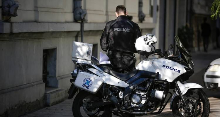 &Theta;&epsilon;&sigma;&sigma;&alpha;&lambda;&omicron;&nu;ί&kappa;&eta;: A&pi;&epsilon;ί&lambda;&eta;&sigma;&epsilon; ό&tau;&iota; &theta;&alpha; &sigma;&kappa;&omicron;&tau;ώ&sigma;&epsilon;&iota; &tau;&eta;&nu; 16&chi;&rho;&omicron;&nu;&eta; &sigma;ύ&nu;&tau;&rho;&omicron;&phi;ό &tau;&omicron;&upsilon; &epsilon;&pi;&epsilon;&iota;&delta;ή &alpha;&pi;ά&nu;&tau;&eta;&sigma;&epsilon; &sigma;&tau;&omicron; &kappa;&iota;&nu;&eta;&tau;ό &tau;&eta;&sigmaf; &omicron; &kappa;&omicron;&lambda;&lambda;&eta;&tau;ό&sigmaf; &tau;&omicron;&upsilon;