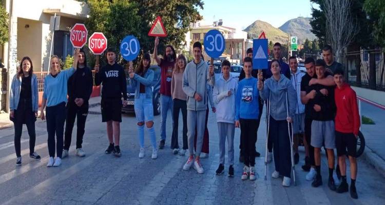 &Tau;&omicron; &Epsilon;&Pi;&Alpha;&Lambda; &Mu;ύ&rho;&iota;&nu;&alpha;&sigmaf; έ&sigma;&tau;&epsilon;&iota;&lambda;&epsilon; &tau;&omicron; &mu;ή&nu;&upsilon;&mu;&alpha;:  "&Phi;ί&lambda;&epsilon; &omicron;&delta;&eta;&gamma;έ, &eta; &zeta;&omega;ή &mu;&alpha;&sigmaf; έ&chi;&epsilon;&iota; &alpha;&xi;ί&alpha;&hellip;&raquo;