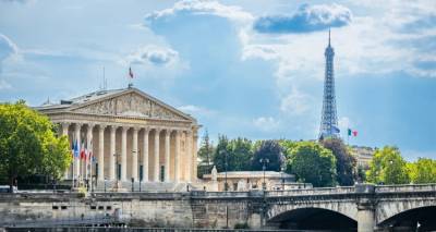 Γαλλία: Ξεκίνησε η συζήτηση στη Βουλή για την ψήφο εμπιστοσύνης στην κυβέρνηση Μπαϊρού | Live όλες οι εξελίξεις