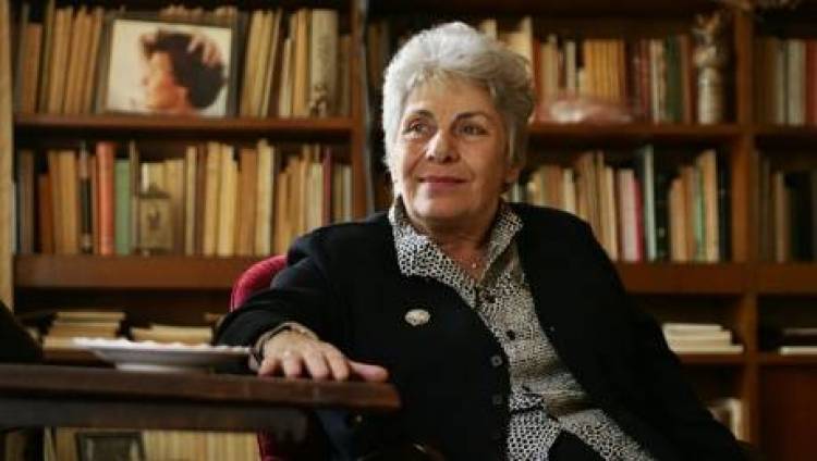 &Kappa;&iota;&kappa;ή &Delta;&eta;&mu;&omicron;&upsilon;&lambda;ά: &laquo;&Nu;΄&alpha;&nu;&tau;έ&xi;&epsilon;&iota;&sigmaf; &epsilon;ί&nu;&alpha;&iota; &tau;&omicron; &zeta;&eta;&tau;&omicron;ύ&mu;&epsilon;&nu;&omicron;, ό&chi;&iota; &nu;&alpha; &kappa;&alpha;&tau;&alpha;&lambda;ά&beta;&epsilon;&iota;&sigmaf;&raquo;