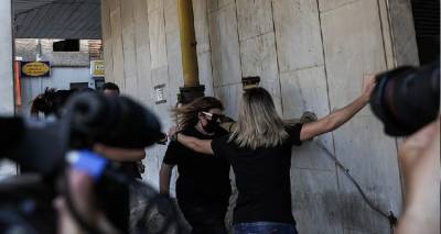 &Theta;ά&nu;&alpha;&tau;&omicron;&sigmaf; &tau;&rho;&iota;ώ&nu; &pi;&alpha;&iota;&delta;&iota;ώ&nu; &sigma;&tau;&eta;&nu; &Pi;ά&tau;&rho;&alpha;: &Pi;έ&nu;&tau;&epsilon; ώ&rho;&epsilon;&sigmaf; &kappa;&alpha;&tau;&alpha;&theta;έ&tau;&epsilon;&iota; &eta; &Delta;ή&mu;&eta;&tau;&rho;&alpha; &Pi;&iota;&sigma;&pi;&iota;&rho;ί&gamma;&kappa;&omicron;&upsilon; &sigma;&tau;&eta; &Gamma;&Alpha;&Delta;&Alpha;