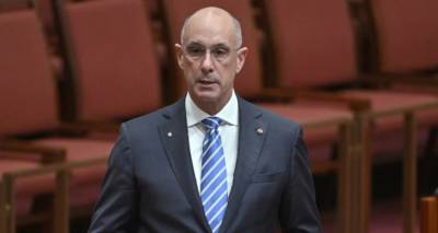&Alpha;&upsilon;&sigma;&tau;&rho;&alpha;&lambda;ί&alpha;: &Pi;&alpha;&rho;&alpha;&iota;&tau;ή&theta;&eta;&kappa;&epsilon; &alpha;&pi;ό &tau;&omicron; &Phi;&iota;&lambda;&epsilon;&lambda;&epsilon;ύ&theta;&epsilon;&rho;&omicron; &Kappa;ό&mu;&mu;&alpha; &gamma;&epsilon;&rho;&omicron;&upsilon;&sigma;&iota;&alpha;&sigma;&tau;ή&sigmaf; -&Kappa;&alpha;&tau;&eta;&gamma;&omicron;&rho;&epsilon;ί&tau;&alpha;&iota; &gamma;&iota;&alpha; &alpha;&nu;ά&rho;&mu;&omicron;&sigma;&tau;&eta; &sigma;&epsilon;&xi;&omicron;&upsilon;&alpha;&lambda;&iota;&kappa;ή &sigma;&upsilon;&mu;&pi;&epsilon;&rho;&iota;&phi;&omicron;&rho;ά