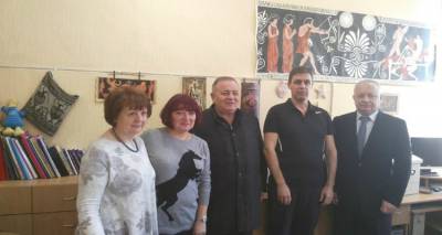 &Delta;&rho;ά&sigma;&epsilon;&iota;&sigmaf; &tau;&omicron;&upsilon; &Lambda;&eta;&mu;&nu;&iota;&omicron;ύ &Pi;&alpha;&nu;&tau;&epsilon;&lambda;ή &Mu;&pi;&omicron;ύ&mu;&pi;&omicron;&upsilon;&rho;&alpha; &gamma;&iota;&alpha; &tau;&eta;&nu; &epsilon;&nu;ί&sigma;&chi;&upsilon;&sigma;&eta; &delta;&iota;&delta;&alpha;&sigma;&kappa;&alpha;&lambda;ί&alpha;&sigmaf; &tau;&omega;&nu; &Epsilon;&lambda;&lambda;&eta;&nu;&iota;&kappa;ώ&nu; &sigma;&tau;&eta;&nu; &Omicron;&upsilon;&kappa;&rho;&alpha;&nu;ί&alpha; (photos)