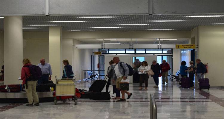 Γεγονός η πρώτη πτήση charter της φετινής σεζόν στη Λήμνο (photos)
