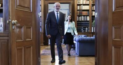 &Sigma;&tau;&iota;&sigmaf; 16:00 &omicron;&rho;&kappa;ί&zeta;&epsilon;&tau;&alpha;&iota; &pi;&rho;&omega;&theta;&upsilon;&pi;&omicron;&upsilon;&rho;&gamma;ό&sigmaf; &gamma;&iota;&alpha; έ&nu;&alpha; &mu;ή&nu;&alpha; &omicron; &Iota;.&Sigma;&alpha;&rho;&mu;ά&sigmaf; | &Pi;&omicron;&iota;&omicron;&iota; &mu;&pi;&alpha;ί&nu;&omicron;&upsilon;&nu; &sigma;&tau;&eta;&nu; &upsilon;&pi;&eta;&rho;&epsilon;&sigma;&iota;&alpha;&kappa;ή &kappa;&upsilon;&beta;έ&rho;&nu;&eta;&sigma;&eta;, &omicron;&nu;ό&mu;&alpha;&tau;&alpha;