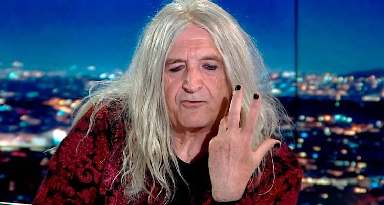 &Nu;ί&kappa;&omicron;&sigmaf; &Kappa;&alpha;&rho;&beta;έ&lambda;&alpha;&sigmaf;: &Tau;&omicron; &alpha;&mu;&alpha;&rho;&tau;&omega;&lambda;ό &pi;&alpha;&rho;&epsilon;&lambda;&theta;ό&nu; &tau;&omicron;&upsilon; &tau;&rho;&alpha;&gamma;&omicron;&upsilon;&delta;&iota;&sigma;&tau;ή | &Tau;&alpha; &gamma;&alpha;&lambda;&lambda;&iota;&kappa;ά &sigma;&epsilon; &theta;&epsilon;&alpha;&tau;έ&sigmaf; &kappa;&alpha;&iota; &eta; &epsilon;&pi;&epsilon;&iota;&sigma;&omicron;&delta;&iota;&alpha;&kappa;ή &sigma;ύ&lambda;&lambda;&eta;&psi;&eta; &sigma;&tau;&eta; &Beta;ά&rho;&eta;