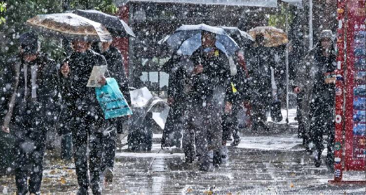 &Pi;&rho;&omicron; &tau;&omega;&nu; &pi;&upsilon;&lambda;ώ&nu; &tau;&omicron; &laquo;&pi;&omicron;&lambda;&iota;&kappa;ό &pi;&omicron;&tau;ά&mu;&iota;&raquo;: Έ&rho;&chi;&omicron;&nu;&tau;&alpha;&iota; &beta;&rho;&omicron;&chi;έ&sigmaf;, &kappa;&alpha;&tau;&alpha;&iota;&gamma;ί&delta;&epsilon;&sigmaf; &kappa;&alpha;&iota; &laquo;&tau;&sigma;&omicron;&upsilon;&chi;&tau;&epsilon;&rho;ό&raquo; &kappa;&rho;ύ&omicron; | &Pi;&omicron;ύ &alpha;&nu;&alpha;&mu;έ&nu;&omicron;&nu;&tau;&alpha;&iota; &phi;&alpha;&iota;&nu;ό&mu;&epsilon;&nu;&alpha;