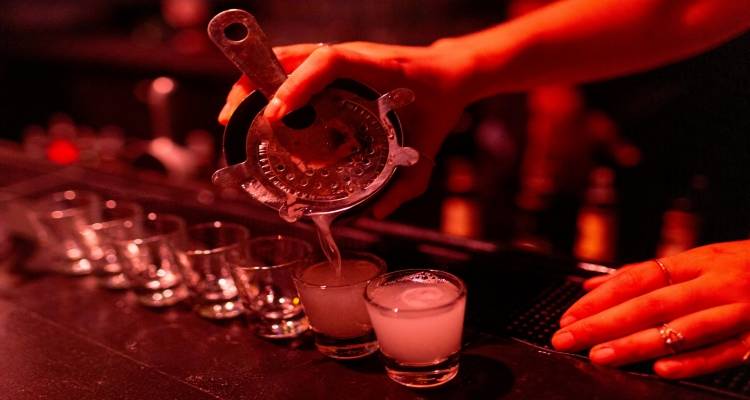 &Sigma;&upsilon;&lambda;&lambda;ή&psi;&epsilon;&iota;&sigmaf; &delta;ύ&omicron; &alpha;&tau;ό&mu;&omega;&nu; &sigma;&tau;&eta; &Lambda;ή&mu;&nu;&omicron; &gamma;&iota;&alpha; &alpha;&lambda;&kappa;&omicron;ό&lambda; &sigma;&epsilon; &alpha;&nu;&eta;&lambda;ί&kappa;&omicron;&upsilon;&sigmaf; &kappa;&alpha;&iota; &eta;&chi;&omicron;&rho;ύ&pi;&alpha;&nu;&sigma;&eta; &sigma;&epsilon; &kappa;&alpha;&tau;ά&sigma;&tau;&eta;&mu;&alpha;