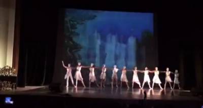 &Omicron;&delta;&eta;&sigma;&sigma;ό&sigmaf;: &Nu;&epsilon;&alpha;&rho;&omicron;ί &chi;&omicron;&rho;&epsilon;&upsilon;&tau;έ&sigmaf; &alpha;&phi;&iota;&epsilon;&rho;ώ&nu;&omicron;&upsilon;&nu; &tau;&omicron; &sigma;&upsilon;&rho;&tau;ά&kappa;&iota; &sigma;&tau;&omicron;&nu; &Pi;&alpha;&nu;&tau;&epsilon;&lambda;ή &Mu;&pi;&omicron;ύ&mu;&pi;&omicron;&upsilon;&rho;&alpha; (video)