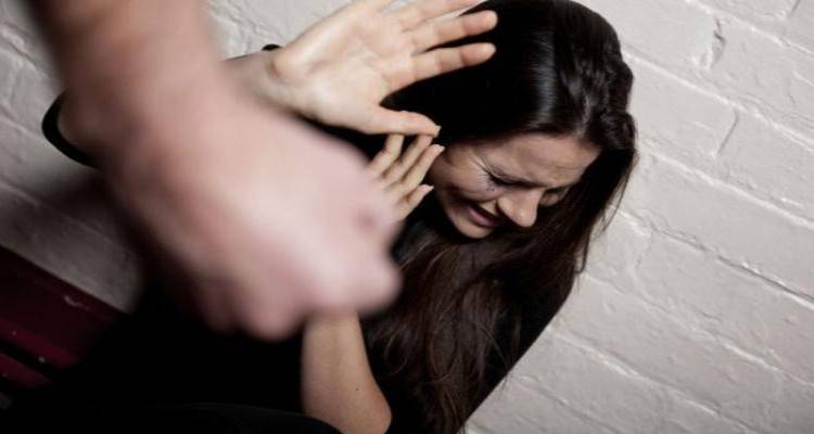 &Mu;ύ&rho;&iota;&nu;&alpha;: &Xi;&upsilon;&lambda;&omicron;&delta;&alpha;&rho;&mu;ό&sigmaf; &gamma;&upsilon;&nu;&alpha;ί&kappa;&alpha;&sigmaf; &mu;έ&rho;&alpha; &mu;&epsilon;&sigma;&eta;&mu;έ&rho;&iota;