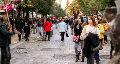 &Kappa;&omicron;&rho;&omega;&nu;&omicron;ϊό&sigmaf;: &Alpha;&kappa;ό&mu;&alpha; 96 &theta;ά&nu;&alpha;&tau;&omicron;&iota;, 692 &omicron;&iota; &delta;&iota;&alpha;&sigma;&omega;&lambda;&eta;&nu;&omega;&mu;έ&nu;&omicron;&iota;, 4.696 &tau;&alpha; &nu;έ&alpha; &kappa;&rho;&omicron;ύ&sigma;&mu;&alpha;&tau;&alpha;