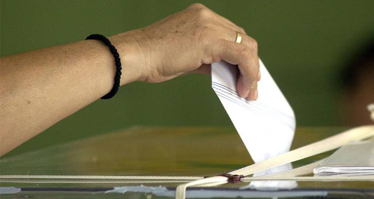 &Epsilon;&kappa;&lambda;&omicron;&gamma;έ&sigmaf; 2023 - &Delta;&eta;&mu;&omicron;&sigma;&kappa;ό&pi;&eta;&sigma;&eta; Metron Analysis: &Sigma;&tau;&omicron; 8,2% &eta; &delta;&iota;&alpha;&phi;&omicron;&rho;ά &tau;&eta;&sigmaf; &Nu;&Delta; &alpha;&pi;ό &tau;&omicron;&nu; &Sigma;&Upsilon;&Rho;&Iota;&Zeta;&Alpha; &sigma;&tau;&eta;&nu; &epsilon;&kappa;&tau;ί&mu;&eta;&sigma;&eta; &psi;ή&phi;&omicron;&upsilon;