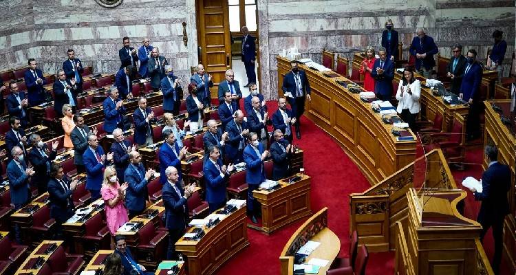 &Gamma;&iota;&alpha;&tau;ί &omicron; &Mu;&eta;&tau;&sigma;&omicron;&tau;ά&kappa;&eta;&sigmaf; &chi;&rho;&epsilon;ώ&nu;&epsilon;&iota; &laquo;&epsilon;&kappa;&tau;&sigma;&omicron;&gamma;&lambda;&alpha;&nu;&iota;&sigma;&mu;ό&raquo; &sigma;&tau;&omicron;&nu; &Sigma;&Upsilon;&Rho;&Iota;&Zeta;&Alpha; -&Sigma;&tau;&alpha; ύ&psi;&eta; &eta; &alpha;&nu;&tau;&iota;&pi;&alpha;&rho;ά&theta;&epsilon;&sigma;&eta;