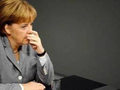 Μέρκελ: Υδροκέφαλο κράτος η Ελλάδα – αδύνατον η εφορία να μην μπορεί να εισπράξει
