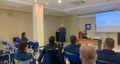 &Lambda;ή&mu;&nu;&omicron;&sigmaf;: &Kappa;&omicron;&iota;&nu;ή &epsilon;&kappa;&pi;&alpha;ί&delta;&epsilon;&upsilon;&sigma;&eta; ό&lambda;&omega;&nu; &tau;&omega;&nu; &epsilon;&mu;&pi;&lambda;&epsilon;&kappa;&omicron;&mu;έ&nu;&omega;&nu; &phi;&omicron;&rho;έ&omega;&nu; &gamma;&iota;&alpha; &tau;&eta;&nu; &alpha;&nu;&tau;&iota;&mu;&epsilon;&tau;ώ&pi;&iota;&sigma;&eta; &tau;&omega;&nu; &pi;&upsilon;&rho;&kappa;&alpha;&gamma;&iota;ώ&nu; &epsilon;&nu;ό&psi;&epsilon;&iota; &tau;&omicron;&upsilon; &kappa;&alpha;&lambda;&omicron;&kappa;&alpha;&iota;&rho;&iota;&omicron;ύ (video)