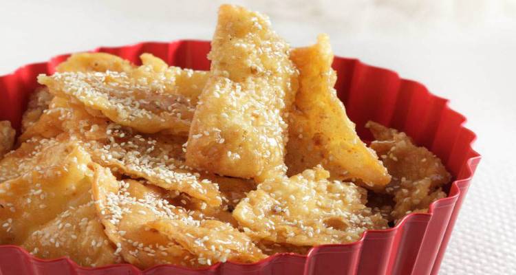 Απλές και τραγανές δίπλες με ελαιόλαδο