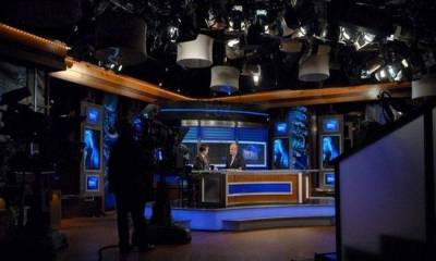 &Tau;&eta;&lambda;&epsilon;&omicron;&pi;&tau;&iota;&kappa;ό &pi;&omicron;&lambda;&iota;&tau;&iota;&kappa;ό &theta;έ&alpha;&tau;&rho;&omicron;