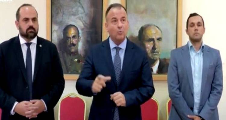 Ά&lambda;&mu;&alpha; &Alpha;&nu;ά&pi;&tau;&upsilon;&xi;&eta;&sigmaf; &gamma;&iota;&alpha; &epsilon;&pi;ί&sigma;&kappa;&epsilon;&psi;&eta; &Pi;&alpha;&pi;&pi;ά &sigma;&tau;&eta; &Lambda;έ&sigma;&beta;&omicron;: &Omicron;&iota; &tau;&alpha;&kappa;&tau;&iota;&kappa;έ&sigmaf; &laquo;&Mu;&alpha;&upsilon;&rho;&omicron;&gamma;&iota;&alpha;&lambda;&omicron;ύ&rho;&omicron;&upsilon;&raquo; &alpha;&nu;ή&kappa;&omicron;&upsilon;&nu; &sigma;&tau;&omicron; &pi;&alpha;&rho;&epsilon;&lambda;&theta;ό&nu;