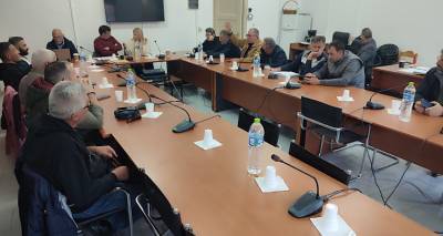 &Sigma;&upsilon;&mu;&pi;&alpha;&rho;&alpha;&sigma;&tau;ά&tau;&eta;&sigmaf; &tau;&omicron;&upsilon; &Delta;&eta;&mu;ό&tau;&eta;: &Epsilon;&pi;&alpha;&nu;έ&rho;&chi;&epsilon;&tau;&alpha;&iota; &pi;&rho;&omicron;&sigmaf; &psi;ή&phi;&iota;&sigma;&eta; &sigma;&tau;&eta; &sigma;&upsilon;&nu;&epsilon;&delta;&rho;ί&alpha;&sigma;&eta; &tau;&eta;&sigmaf; 30&eta;&sigmaf; &Omicron;&kappa;&tau;&omega;&beta;&rho;ί&omicron;&upsilon;