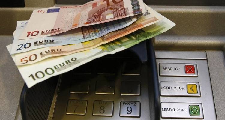 Δωρεάν αναλήψεις από τα ΑΤΜ ελληνικών τραπεζών από Δευτέρα | Θέσπιση εθνικού πλαφόν για τρίτους παρόχους