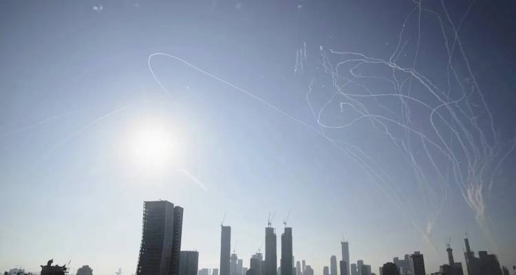 Ευρωπαϊκός διπλωματικός πυρετός για αποκλιμάκωση Ισραήλ-Ιράν μετά το «παράθυρο» Τραμπ -Τι περιμένουν σήμερα