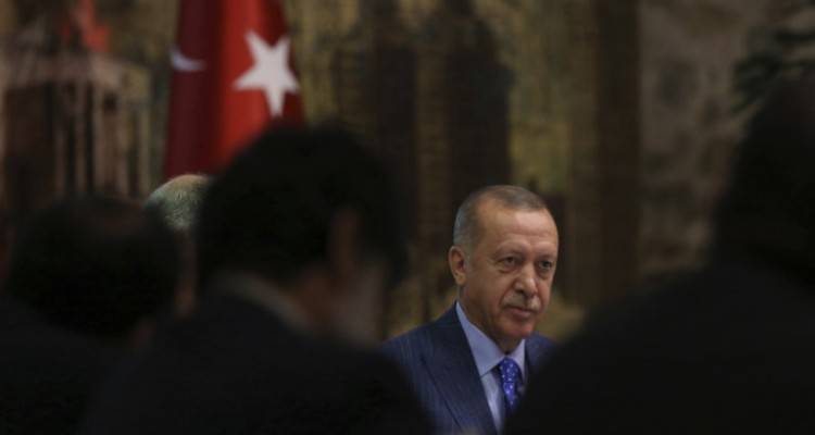 &Omicron; &pi;&lambda;&alpha;&nu;ή&tau;&eta;&sigmaf; &alpha;&pi;&omicron;&mu;&omicron;&nu;ώ&nu;&epsilon;&iota; &Epsilon;&rho;&nu;&tau;&omicron;&gamma;ά&nu; &kappa;&alpha;&iota; &Tau;&omicron;&upsilon;&rho;&kappa;ί&alpha;: &Mu;ί&alpha; &mu;ί&alpha; &omicron;&iota; &chi;ώ&rho;&epsilon;&sigmaf; &alpha;&sigma;&kappa;&omicron;ύ&nu; &epsilon;&mu;&pi;ά&rho;&gamma;&kappa;&omicron;