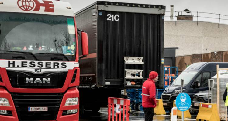 &Eta; &Kappa;&omicron;&mu;&iota;&sigma;&iota;ό&nu; &sigma;&tau;έ&lambda;&nu;&epsilon;&iota; &tau;&omicron; &epsilon;&mu;&beta;ό&lambda;&iota;&omicron; &tau;&eta;&sigmaf; Pfizer &sigma;&tau;&iota;&sigmaf; 27 &chi;ώ&rho;&epsilon;&sigmaf; &tau;&eta;&sigmaf; &Epsilon;&Epsilon; | &Delta;&epsilon;ί&tau;&epsilon; &beta;ί&nu;&tau;&epsilon;&omicron;
