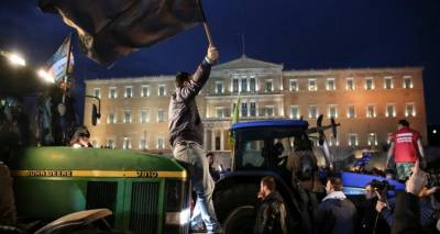 &Omicron;&iota; &alpha;&gamma;&rho;ό&tau;&epsilon;&sigmaf; &kappa;&alpha;&tau;έ&lambda;&eta;&xi;&alpha;&nu;: &Kappa;&alpha;&tau;&epsilon;&beta;&alpha;ί&nu;&omicron;&upsilon;&nu; &mu;&epsilon; &tau;&alpha; &tau;&rho;&alpha;&kappa;&tau;έ&rho; &sigma;&tau;&eta;&nu; &Alpha;&theta;ή&nu;&alpha; &tau;&eta;&nu; &Tau;&rho;ί&tau;&eta;, &theta;&alpha; &kappa;&lambda;&epsilon;ί&sigma;&omicron;&upsilon;&nu; &kappa;&alpha;&iota; &tau;&epsilon;&lambda;&omega;&nu;&epsilon;ί&alpha;, &lambda;&iota;&mu;ά&nu;&iota;&alpha;, &delta;&rho;ό&mu;&omicron;&upsilon;&sigmaf;
