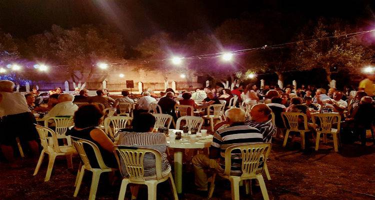 Ξέφρενο γλέντι των Αγίων Αναργύρων στη Δάφνη