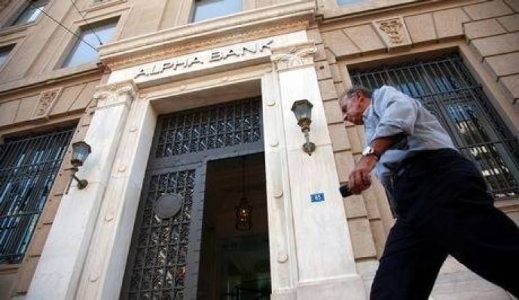 Alpha Bank: Τελευταία χρονιά μείωσης των εισοδημάτων