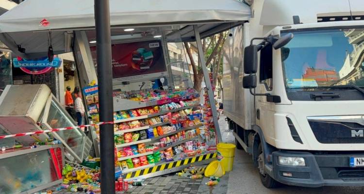 &Pi;&epsilon;&rho;ί&pi;&tau;&epsilon;&rho;&omicron; &sigma;&tau;&eta; &Theta;&epsilon;&sigma;&sigma;&alpha;&lambda;&omicron;&nu;ί&kappa;&eta; &lambda;ύ&gamma;&iota;&sigma;&epsilon; ό&tau;&alpha;&nu; &phi;&omicron;&rho;&tau;&eta;&gamma;ό έ&pi;&epsilon;&sigma;&epsilon; &pi;ά&nu;&omega; &tau;&omicron;&upsilon;, &laquo;&nu;ό&mu;&iota;&zeta;&alpha; &gamma;&iota;&nu;ό&tau;&alpha;&nu; &sigma;&epsilon;&iota;&sigma;&mu;ό&sigmaf;&raquo; &lambda;έ&epsilon;&iota; &omicron; &iota;&delta;&iota;&omicron;&kappa;&tau;ή&tau;&eta;&sigmaf; - &Delta;&epsilon;ί&tau;&epsilon; &beta;ί&nu;&tau;&epsilon;&omicron; &kappa;&alpha;&iota; &phi;&omega;&tau;&omicron;&gamma;&rho;&alpha;&phi;ί&epsilon;&sigmaf;