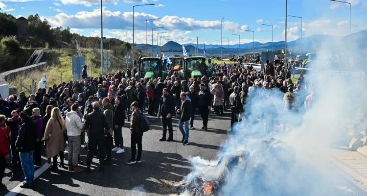 &Delta;ύ&omicron; &sigma;&upsilon;&nu;&alpha;&nu;&tau;ή&sigma;&epsilon;&iota;&sigmaf; &pi;&rho;&omega;&theta;&upsilon;&pi;&omicron;&upsilon;&rho;&gamma;&omicron;ύ -&alpha;&gamma;&rho;&omicron;&tau;ώ&nu; &tau;&eta;&nu; &Tau;&rho;ί&tau;&eta; | &Delta;&epsilon;&nu; &sigma;&upsilon;&mu;&phi;ώ&nu;&eta;&sigma;&alpha;&nu; &tau;&alpha; &mu;&pi;&lambda;ό&kappa;&alpha; &sigma;&epsilon; &kappa;&omicron;&iota;&nu;ή &epsilon;&kappa;&pi;&rho;&omicron;&sigma;ώ&pi;&eta;&sigma;&eta;