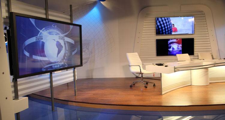 &Pi;&omicron;&lambda;&iota;&tau;&iota;&kappa;έ&sigmaf; &pi;&alpha;&rho;&alpha;&sigma;&tau;ά&sigma;&epsilon;&iota;&sigmaf;... &sigma;&tau;&eta;&nu; &tau;&eta;&lambda;&epsilon;ό&rho;&alpha;&sigma;&eta;