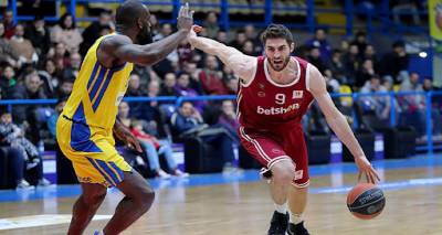 &Pi;&epsilon;&rho;&iota;&sigma;&tau;έ&rho;&iota; - Ή&phi;&alpha;&iota;&sigma;&tau;&omicron;&sigmaf; 75-79: &Pi;ή&rho;&epsilon; &tau;&omicron; &theta;&rho;ί&lambda;&epsilon;&rho; &kappa;&alpha;&iota; &beta;&lambda;έ&pi;&epsilon;&iota; &tau;&epsilon;&tau;&rho;ά&delta;&alpha;