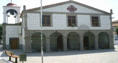 &Gamma;&iota;&omicron;&rho;&tau;ά&zeta;&epsilon;&iota; &omicron; &Iota;.&Nu;. &Kappa;&omicron;&iota;&mu;ή&sigma;&epsilon;&omega;&sigmaf; &tau;&eta;&sigmaf; &Theta;&epsilon;&omicron;&tau;ό&kappa;&omicron;&upsilon; &sigma;&tau;&alpha; &Tau;&sigma;&iota;&mu;ά&nu;&delta;&rho;&iota;&alpha;