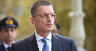 &Omicron; &upsilon;&pi;&omicron;&psi;ή&phi;&iota;&omicron;&sigmaf; &Pi;&epsilon;&rho;&iota;&phi;&epsilon;&rho;&epsilon;&iota;ά&rho;&chi;&eta;&sigmaf; &Beta;. &Alpha;&iota;&gamma;&alpha;ί&omicron;&upsilon;, &Alpha;&lambda;&kappa;&iota;&beta;&iota;ά&delta;&eta;&sigmaf; &Sigma;&tau;&epsilon;&phi;&alpha;&nu;ή&sigmaf; &sigma;&tau;&omicron;&nu; Fm100