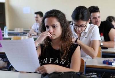 &Mu;&epsilon; &mu;&alpha;&theta;ή&mu;&alpha;&tau;&alpha; &Kappa;&alpha;&tau;&epsilon;ύ&theta;&upsilon;&nu;&sigma;&eta;&sigmaf; &sigma;&upsilon;&nu;&epsilon;&chi;ί&zeta;&omicron;&nu;&tau;&alpha;&iota; &omicron;&iota; &Pi;&alpha;&nu;&epsilon;&lambda;&lambda;&alpha;&delta;&iota;&kappa;έ&sigmaf;