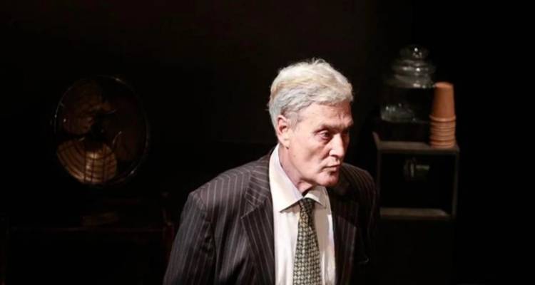 &Sigma;ή&mu;&epsilon;&rho;&alpha; &tau;&omicron; &tau;&epsilon;&lambda;&epsilon;&upsilon;&tau;&alpha;ί&omicron; &alpha;&nu;&tau;ί&omicron; &sigma;&tau;&omicron;&nu; &Alpha;&lambda;&mu;&pi;έ&rho;&tau;&omicron; &Epsilon;&sigma;&kappa;&epsilon;&nu;ά&zeta;&upsilon; -&Alpha;&pi;&omicron;&tau;έ&phi;&rho;&omega;&sigma;&eta; &sigma;&tau;&eta; &Rho;&iota;&tau;&sigma;ώ&nu;&alpha;, &tau;&iota; &alpha;&pi;ό&phi;&alpha;&sigma;&eta; &pi;ή&rho;&epsilon; &eta; &omicron;&iota;&kappa;&omicron;&gamma;έ&nu;&epsilon;&iota;ά &tau;&omicron;&upsilon;