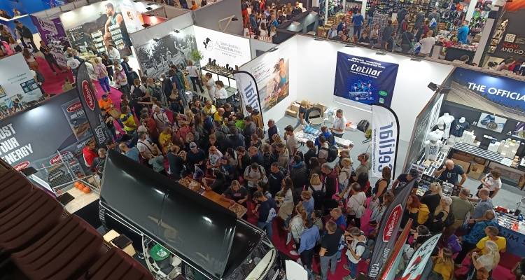 &laquo;&Omicron;&Pi;&Alpha;&Pi; MARATHON EXPO 2024&raquo;: &Mu;&epsilon; &phi;&upsilon;&sigma;&iota;&kappa;ή &pi;&alpha;&rho;&omicron;&upsilon;&sigma;ί&alpha; &kappa;&alpha;&iota;  έ&nu;&tau;&upsilon;&pi;&omicron; &upsilon;&lambda;&iota;&kappa;ό &pi;&rho;&omicron;&omega;&theta;ή&theta;&eta;&kappa;&alpha;&nu; &omicron;&iota; &alpha;&theta;&lambda;&eta;&tau;&iota;&kappa;έ&sigmaf; &epsilon;&kappa;&delta;&eta;&lambda;ώ&sigma;&epsilon;&iota;&sigmaf; &tau;&omega;&nu; &nu;&eta;&sigma;&iota;ώ&nu;