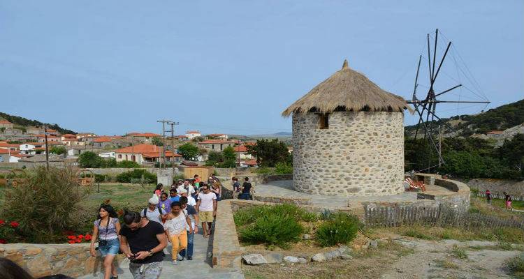 &Pi;&epsilon;&rho;&iota;ή&gamma;&eta;&sigma;&eta; &sigma;&epsilon; &iota;&sigma;&tau;&omicron;&rho;&iota;&kappa;έ&sigmaf; &tau;&omicron;&pi;&omicron;&theta;&epsilon;&sigma;ί&epsilon;&sigmaf; &tau;&eta;&sigmaf; &Lambda;ή&mu;&nu;&omicron;&upsilon; &gamma;&iota;&alpha; &tau;&eta;&nu; &alpha;&pi;&omicron;&sigma;&tau;&omicron;&lambda;ή Erasmus &alpha;&pi;ό &tau;&omicron; 1o &Epsilon;&Pi;&Alpha;&Lambda; &Mu;&omicron;ύ&delta;&rho;&omicron;&upsilon;.