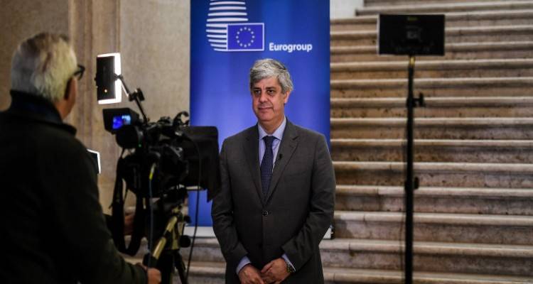 &Eta; &alpha;&pi;ό&phi;&alpha;&sigma;&eta; Eurogroup &gamma;&iota;&alpha; &kappa;&omicron;&rho;&omega;&nu;&omicron;ϊό | &Omicron;&iota; &kappa;ό&nu;&tau;&rho;&epsilon;&sigmaf;, &omicron; &sigma;&upsilon;&mu;&beta;&iota;&beta;&alpha;&sigma;&mu;ό&sigmaf; &kappa;&alpha;&iota; &tau;&omicron; &mu;&pi;&alpha;&lambda;ά&kappa;&iota; &sigma;&tau;&eta; &Sigma;ύ&nu;&omicron;&delta;&omicron; &Kappa;&omicron;&rho;&upsilon;&phi;ή&sigmaf;
