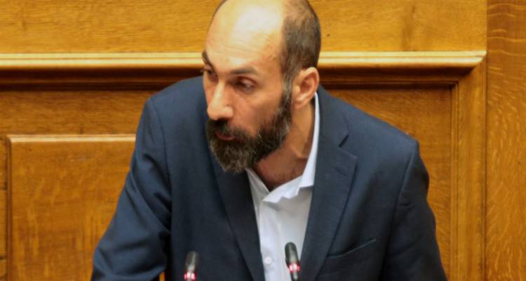 &Pi;ά&lambda;&lambda;&eta;&sigmaf;: &laquo;&Omicron;&iota; &mu;&epsilon;&tau;&alpha;&nu;ά&sigma;&tau;&epsilon;&sigmaf; &kappa;&rho;&alpha;&tau;&omicron;ύ&nu; &alpha;&nu;&omicron;&iota;&chi;&tau;ά &tau;&alpha; &sigma;&chi;&omicron;&lambda;&epsilon;ί&alpha; &sigma;&tau;&alpha; &nu;&eta;&sigma;&iota;ά&raquo; (video)