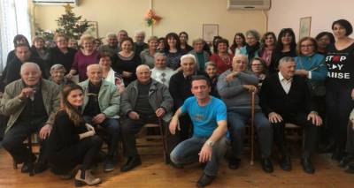 Οι ηλικιωμένοι του ΚΗΦΗ Λήμνου υποδέχθηκαν τα Χριστούγεννα με τραγούδι και χορό (photos &amp; video)